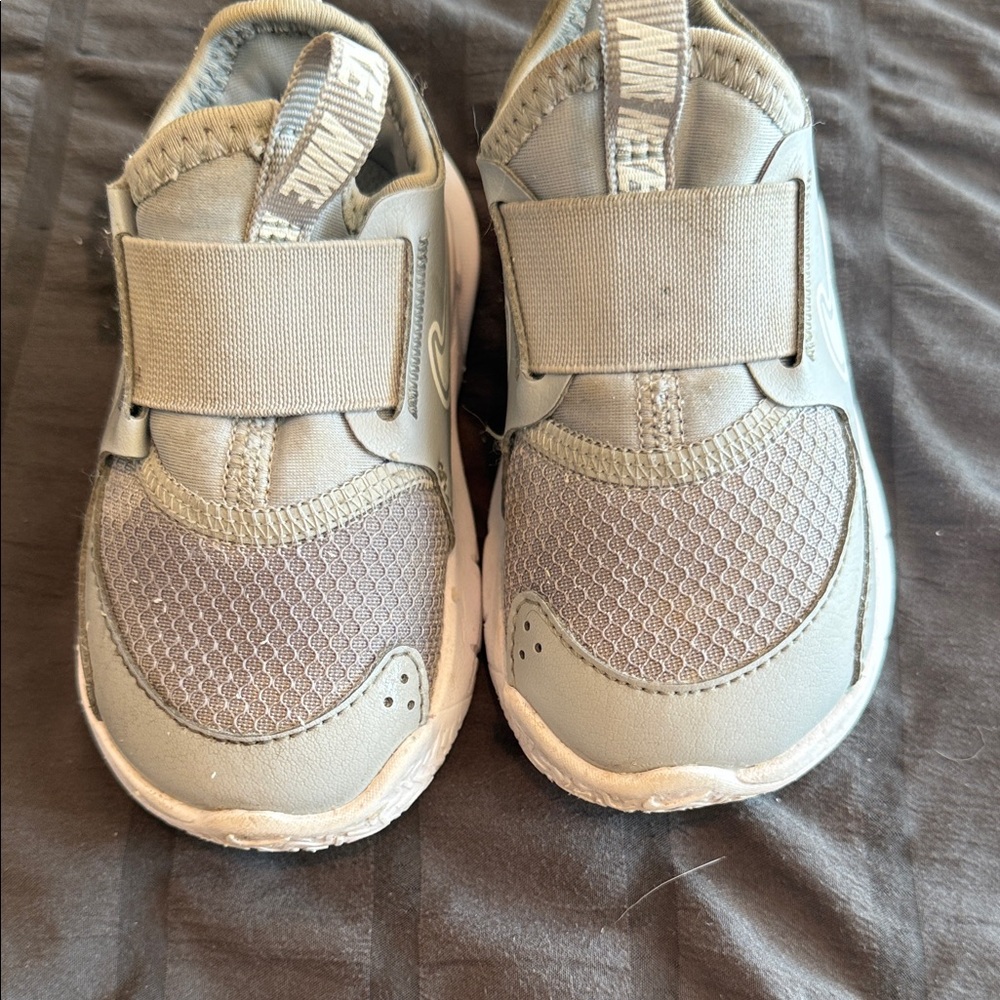 Nike Kids Sneakers in Gray